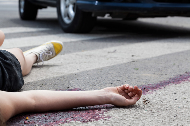 Unconscious woman at accident scene - Φωτογραφία, εικόνα