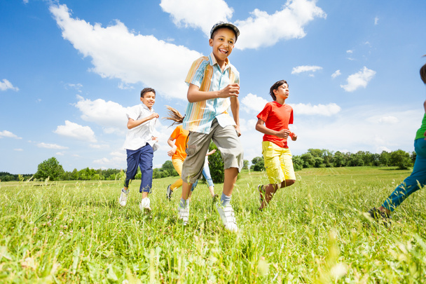 Kids playing and running in field - Foto, Imagem