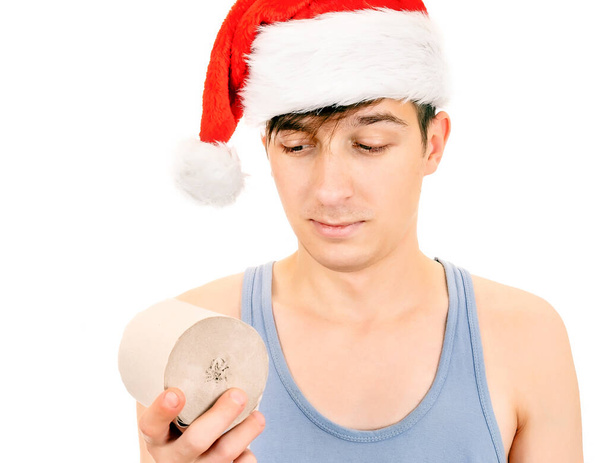 Mladý muž v Santa klobouku s toaletním papírem izolované na bílém pozadí - Fotografie, Obrázek