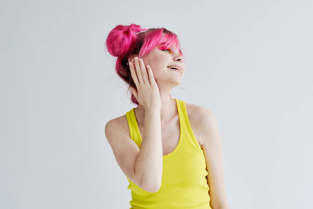 cheerful woman in yellow tank top pink hair posing lifestyle - Fotoğraf, Görsel