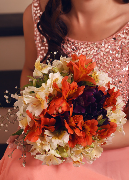 svatební kytice v rukou nevěsty - Fotografie, Obrázek