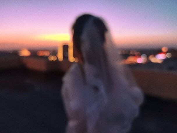 silhouette of a woman with a blurred background of the sunset - Фото, зображення