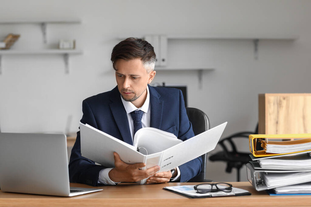 Businessman working with documents in office - Photo, Image