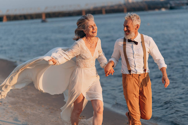 Cheerful elderly couple - Zdjęcie, obraz