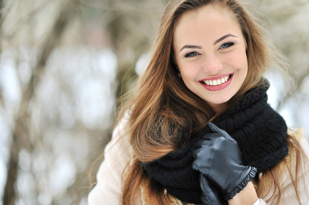 Beautiful smiling woman face outdoor portrait - Photo, Image
