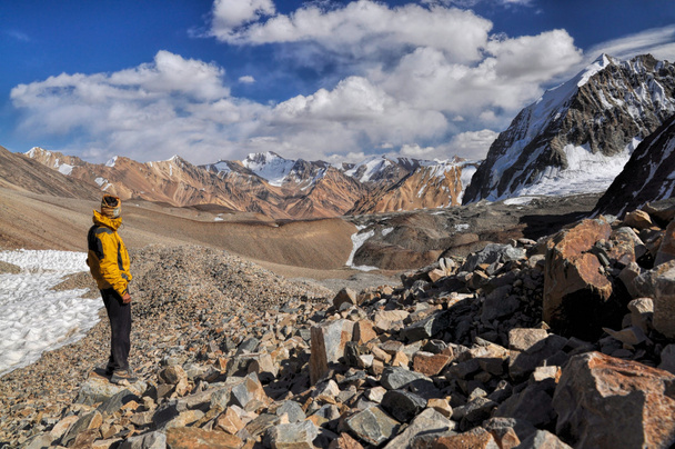 Hiker in Pamir mountains - Foto, Bild