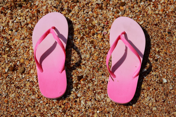 Pink flip flops - 写真・画像