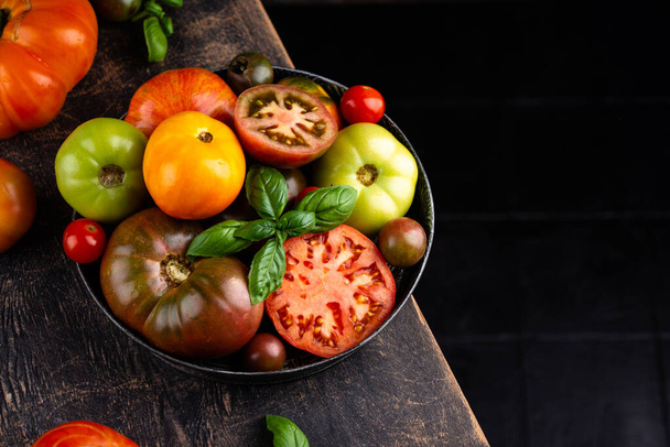 Assortiment de tomates colorées différentes - Photo, image