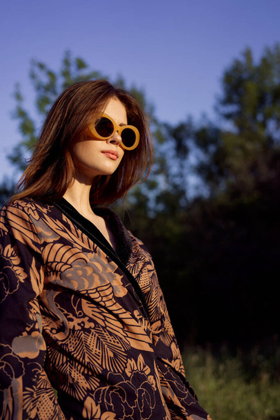 pretty woman in fashionable clothes sunglasses nature posing - Φωτογραφία, εικόνα