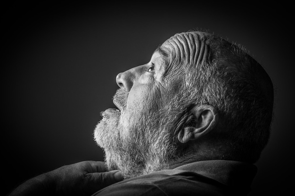 velho homem asfixia
 - Foto, Imagem