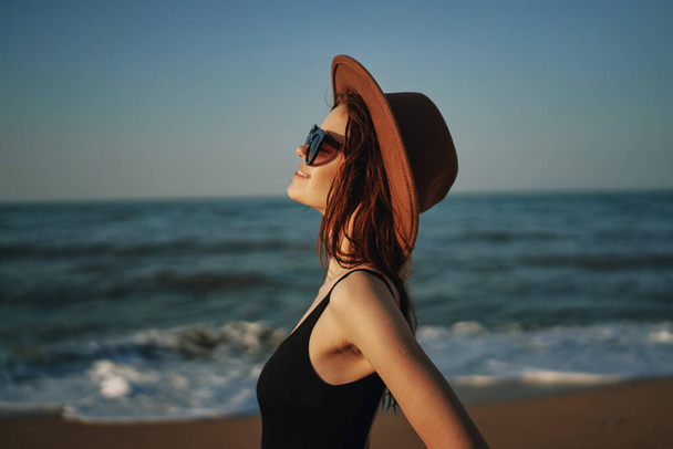pretty woman in hat walking on the beach ocean travel - Fotografie, Obrázek
