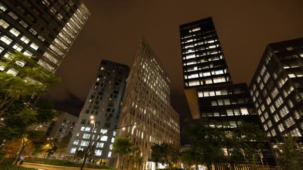Kantoorgebouwen in Barcelona 's nachts - Video