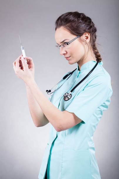 Young nurse preparing injection - Zdjęcie, obraz