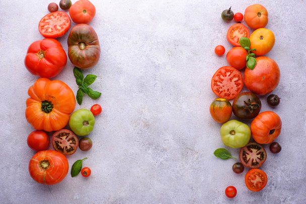 Assortment of different colorful tomatoes - Valokuva, kuva