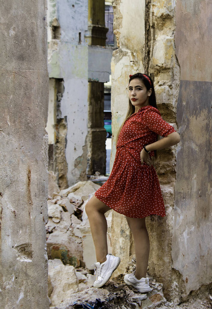 A portrait of a young woman on the streets of Old Havana, Cuba - Fotoğraf, Görsel