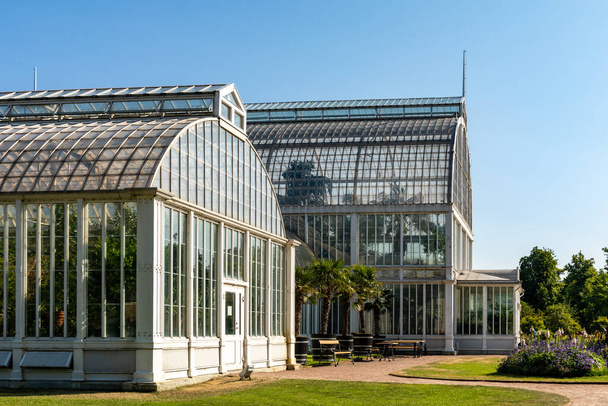 GOTHENBURG, SWEDEN - JULY 24, 2021: Glass greenhouse. The public Palm House, Garden Society in Gothenburg July 24, 2021. - Foto, afbeelding