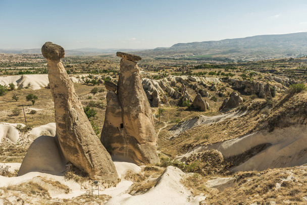 Morning Twilight in Fairy Chimneys of Goreme Valley Cappadocia - Foto, immagini