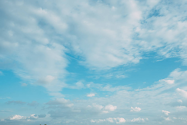 Beautiful white fluffys clouds sky background with blue sky background - Zdjęcie, obraz