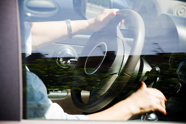 vezető nő vezetés egy autó - Fotó, kép