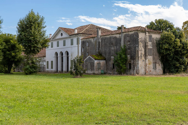 Villa Zeno κοντά στο Cessalto, τοποθεσία UNESCO, περιοχή Veneto, Βόρεια Ιταλία. Η πιο ανατολική βίλα σχεδιάστηκε από τον Ιταλό αρχιτέκτονα της Αναγέννησης Andrea Palladio. - Φωτογραφία, εικόνα