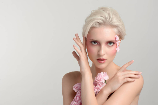 Face woman blonde hair naturalmake up, clear skin. Beauty portret - Valokuva, kuva