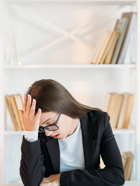 overwork fatigue deadline anxiety business woman - Foto, Imagem