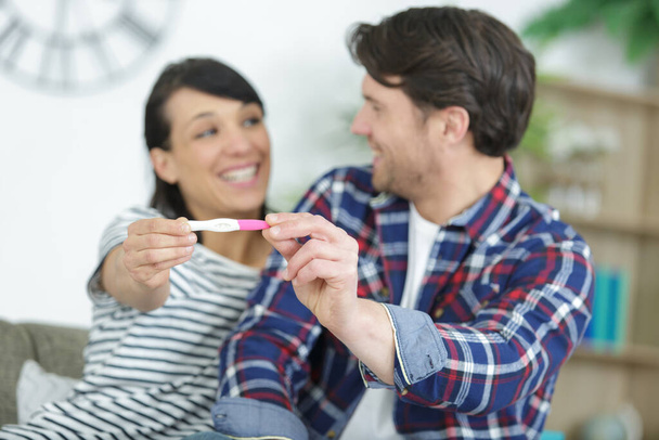 happy couple with positive pregnancy test - Fotoğraf, Görsel