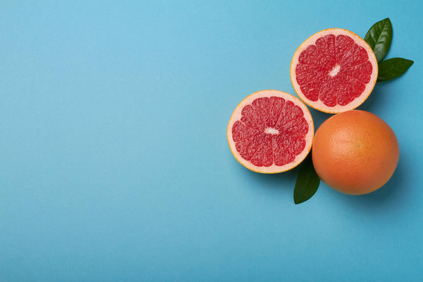 grapefruit on pale blue background copy space - Фото, зображення