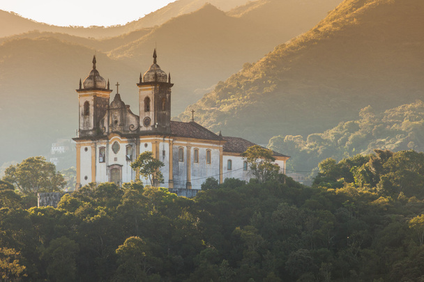 Zicht op de Unesco werelderfgoedstad Ouro Preto in Minas Gerais Brazilië  - Foto, afbeelding