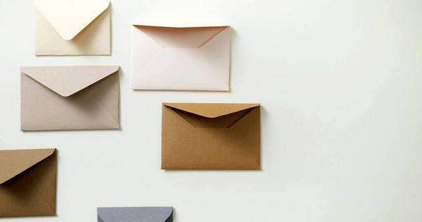 Une photo de fond avec des enveloppes - Photo, image