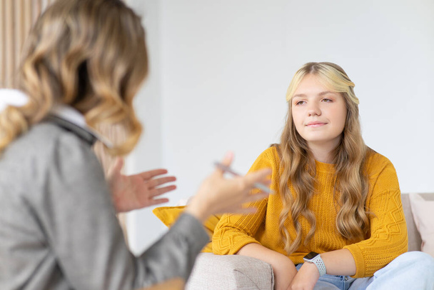 Psychologist woman consults teenage girl. Psychologist session. - Photo, Image