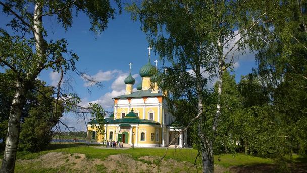 Uglich Ancient historical building of orthodox church cathedral in Russia, Ukraine, Belorus, Slavic people faith and beleifs in Christianity - Foto, afbeelding