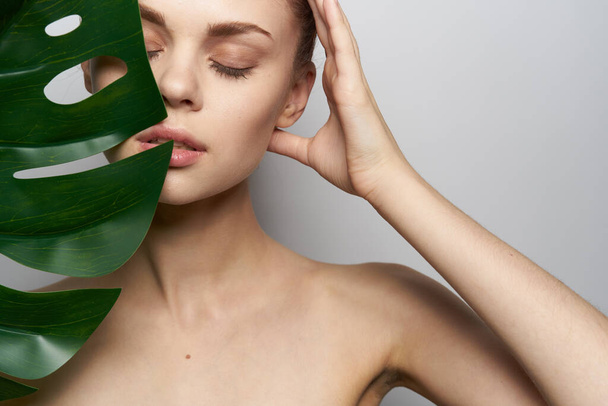 pretty woman clean skin palm leaf cosmetics isolated background - Фото, зображення