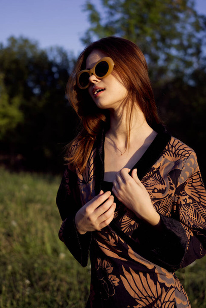 fashionable woman in sunglasses outdoors summer glamor - Φωτογραφία, εικόνα