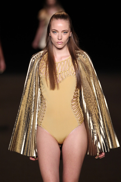 Model walks the runway at the Meskita fashion - Foto, imagen