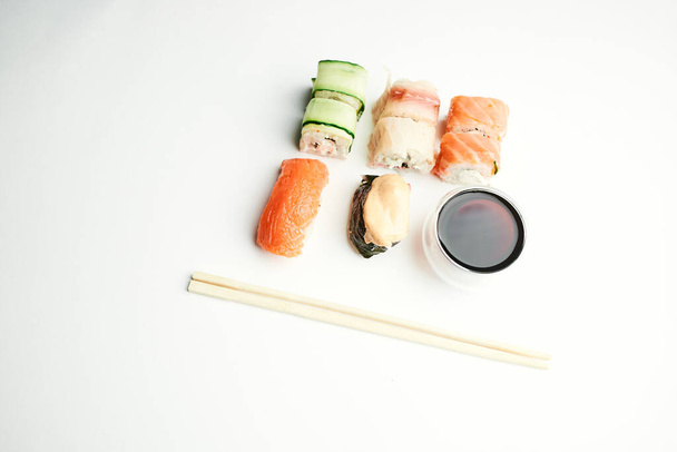 sushi chopsticks soy sauce snack delicacy japanese cuisine - Zdjęcie, obraz