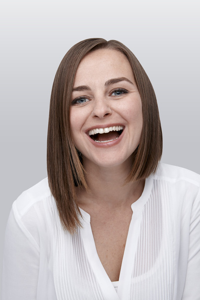 jonge volwassen vrouw lachen - Foto, afbeelding