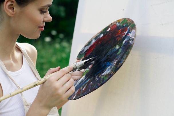 woman artist in white dress paint palette drawing close-up - Zdjęcie, obraz