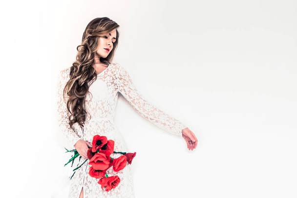 a girl in a white lace dress with poppies - Foto, Imagen
