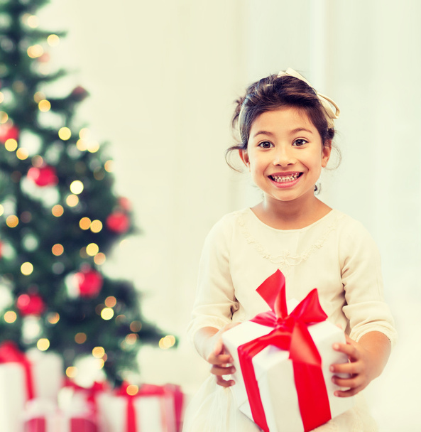 happy child girl with gift box - Photo, image
