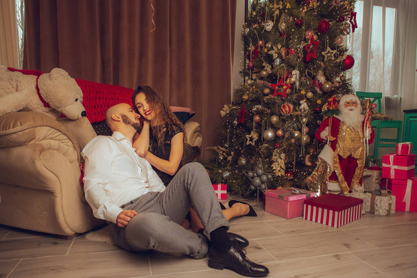 portrait of cute couple in love celebrate New year and Christmas together at home - Foto, Bild