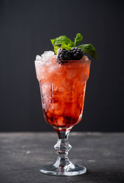 Gin based red cocktail with blackberry. Selective focus. Shallow depth of field. - Foto, afbeelding