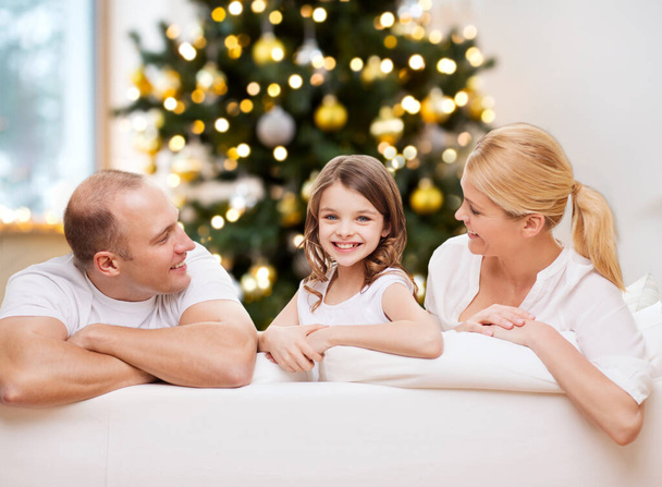 portrait of happy family at home on christmas - Foto, afbeelding