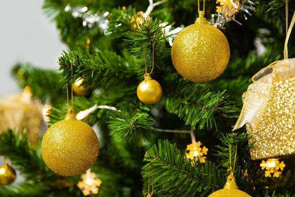 Christmas Tree with golden decoration, holiday concepts - Foto, Imagem