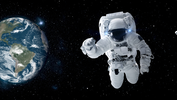 Astronot uzay yürüyüşü yaparken uzay uçuşları görevinde çalışıyor. - Fotoğraf, Görsel