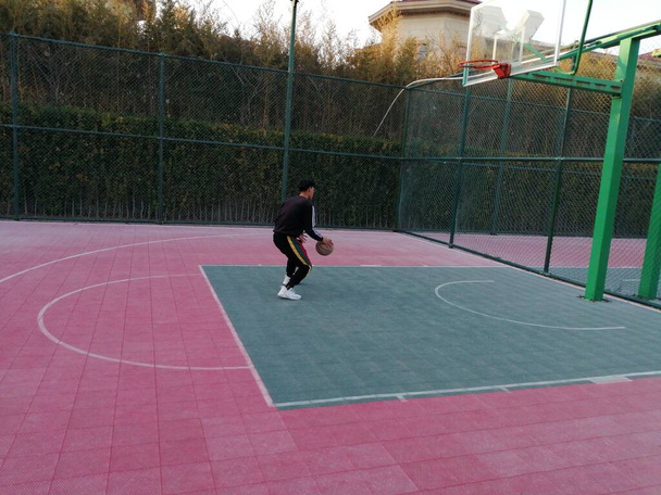 young woman practicing on the court - Photo, Image