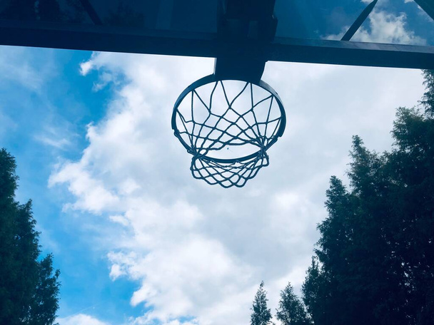 Parkta basketbol potası - Fotoğraf, Görsel