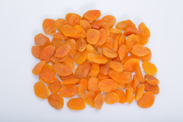 A heap of dried apricots on a white background - Zdjęcie, obraz
