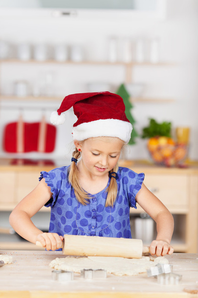 Little girl rolling dough on kitchen - Foto, Bild