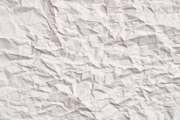 Texture papier froissé blanc avec rides. Feuille endommagée et déchirée - Photo, image